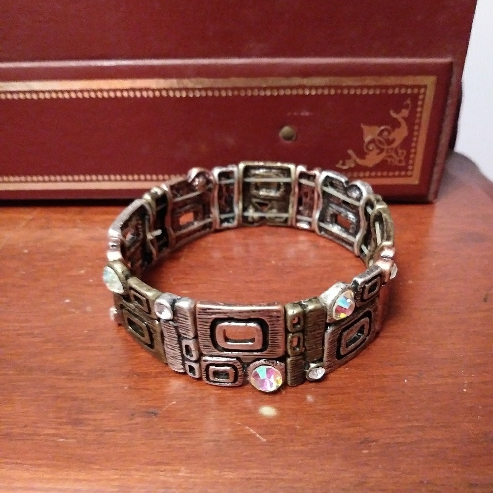 Bangle bracelet